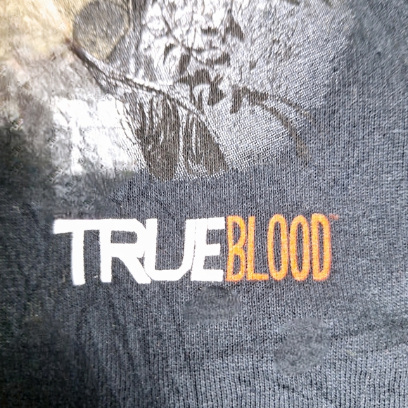 True Blood Series"A True Fan" Cook book and tee-shirt bundle. - Picture 6 of 15